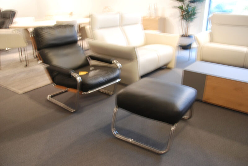 Solden Fauteuil + Repose-Pieds Chrome  - Image 1