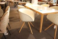 CHAIRES SOLDES EN BOIS DE CH&Ecirc;NE / COQUE DOUCE BLANCHE