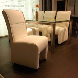 CHAIRES EN CUIR SYNTH&Eacute;TIQUE VENDUES