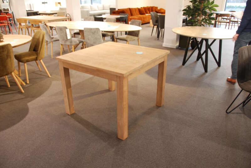 Table En Teck Carrée De Solden - Image 1