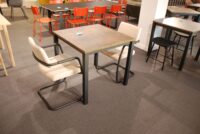 TABLE + 2 CHAISES VENDUES