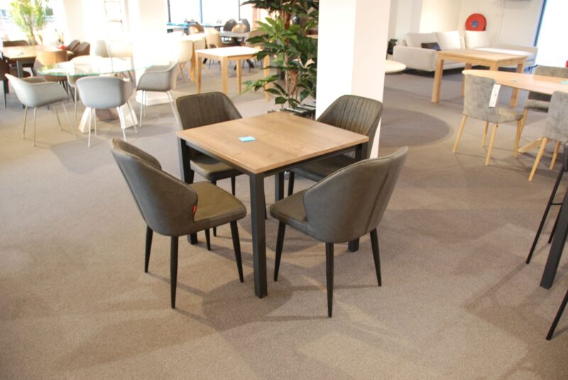 Table Carrée De Salle À Manger Avec 4 Chaises En Bois - Image 1