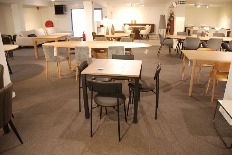 Table Carrée De Salle À Manger + 4 Chaises Perfecta - Image 1