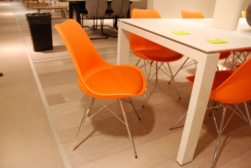 Chaises Oranges - 11 Pi&egrave;ces - Image 1