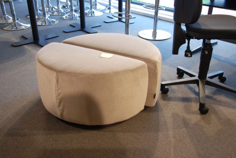 Soldenl@Mdubbelehalvevoetbank - Image 1