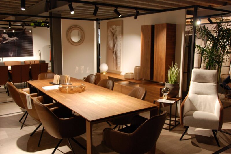 F0F4Bf4E35Ec365Ab276482926C3302Ac5B88157_Product_2_7_F_D_27Fd1B216C90Cd5939Fd141Df2F4B66D2C2B629E_Eetkamerereganto.jpg Solden Eetkamer Ereganto - Afbeelding 1