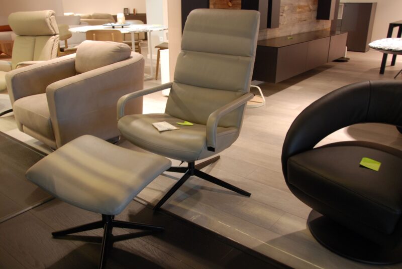 Meuble Et Repose-Pieds Freiburg Vendus - Image 1